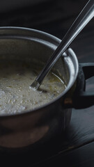  Festliche Hackfleisch-Lauch-Suppe mit Kartoffelstücken für kalte Wintertage