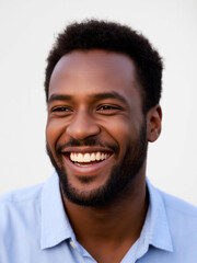 Obraz premium A smiling man showcases his cheerful demeanor outdoors on a sunny day