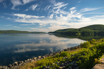 Obraz premium Morning light at Quabbin reservoir in western Massachusetts