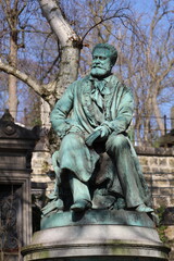 statue de bronze d'ABOUT Edmond (1828-1885), fondu par Gustave Crauk (1879).