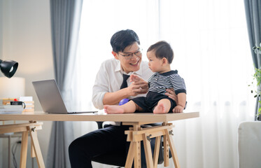 Obraz premium Father enjoys playful moment with toddler at home office during morning hours