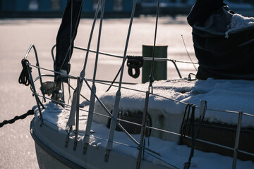 Boote auf winterlichem St&ouml;ssensee zu Berlin