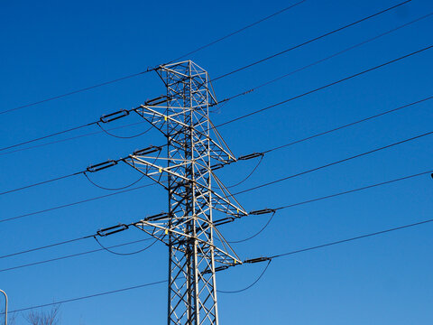 500kV Transmission Tower Against Clear Blue Sky, Symbolizing Energy Transmission and Infrastructure
