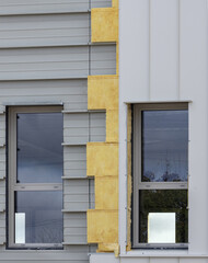 Fototapeta premium Gros plan de l'isolation extérieure d'un batiment en construction