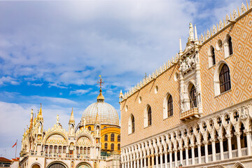 Naklejka premium Venetian Grandeur: A breathtaking cityscape of Venice, showcasing iconic architecture with intricate details and majestic beauty under a vibrant sky.