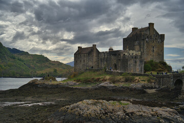 Fototapeta premium Eilean Donan Castle at low tide