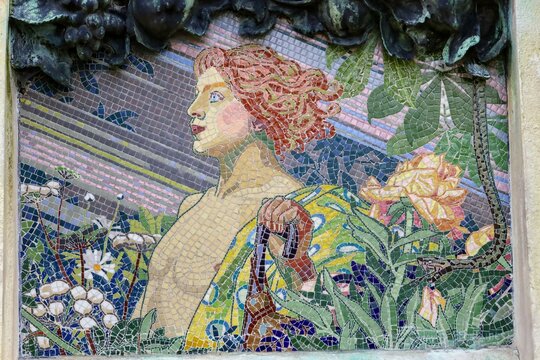 Mosa&iuml;que d'une femme, art nouveau, polychrome