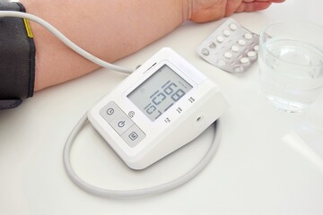 The tonometer shows high blood pressure, you need to take a pill.