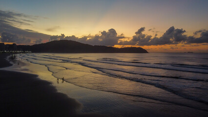 amanhecendo no canto do forte - praia grande