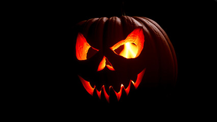 Fototapeta premium intricately carved glowing halloween pumpkin