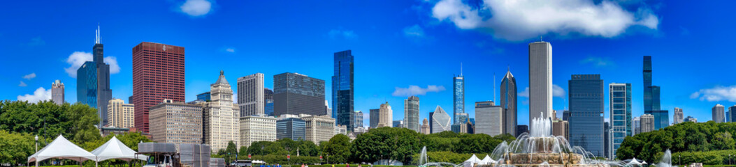 Fototapeta premium Chicago, IL - July 25, 2024: Panoramic view of Downtown Chicago skyline from Grant Park on a summer day