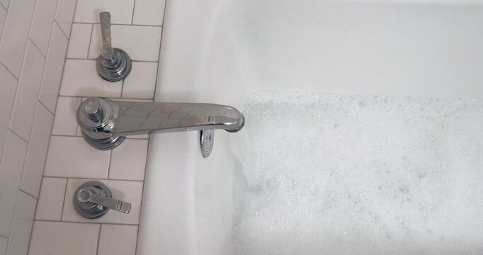 ile Bath Tub Filling with Water