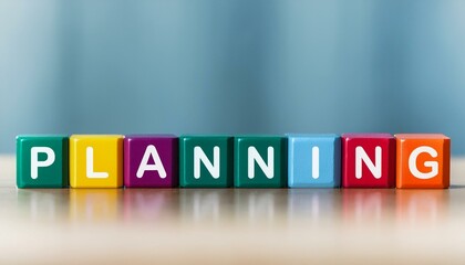 計画を意味する英単語のplanningの文字が書かれた木製のカラフルなキューブブロック。AIで生成
