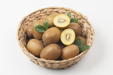  Gold kiwi is yellow on the inside, made by grafting wild kiwi and kiwi.