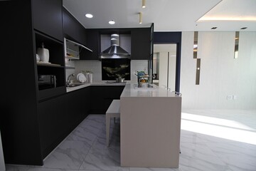 La estructura interior de la cocina más preferida de los coreanos. fregadero en forma de U