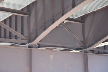 Fototapeta premium Steel underbelly of large bridge.