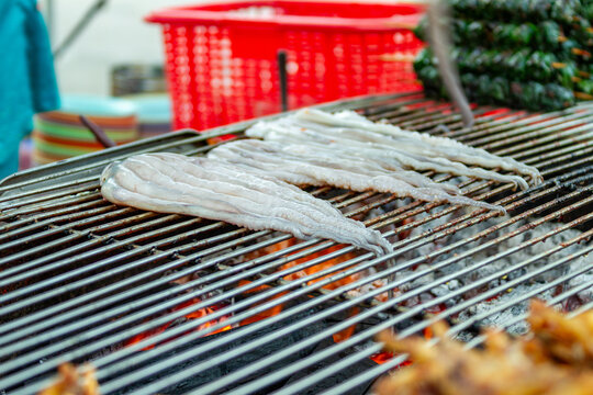 octopus cooking grill seafood vietnam