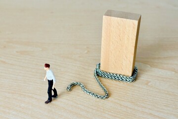 何かから解放された人のイメージ