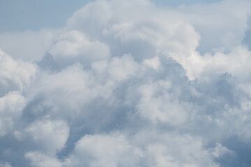 発達した雲をクローズアップして撮影