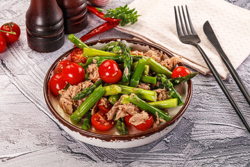 Canned tuna with asparagus salad