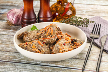 Chicken liver with cream and carrot