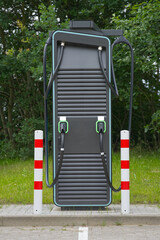 Lades&auml;ule, Ladestation f&uuml;r e-Autos