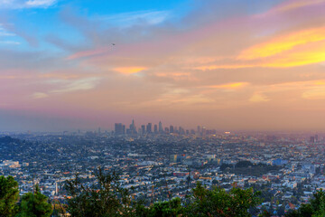 Fototapeta premium Stunning Sunset Over Los Angeles Skyline