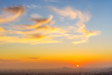 Fototapeta premium Vivid Los Angeles Sunset with Downtown Skyline View