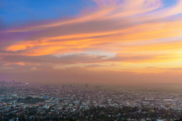 Fototapeta premium Scenic Los Angeles Sunset View from Griffith Observatory Terrace