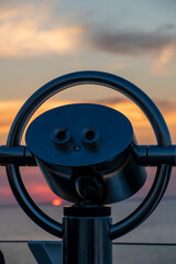Fernrohr Schiff im Sonnenuntergang 