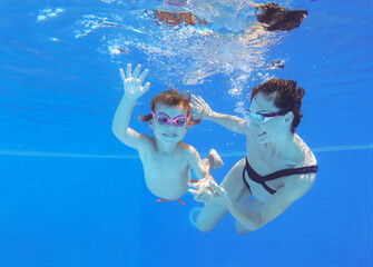 Underwater Baby swimming