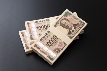 黒背景に300万円