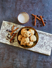 cinnamon scones with raisins