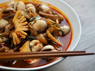 아시아 음식 꼬막 해물짬뽕