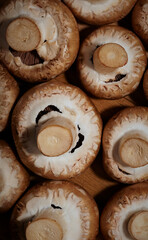Top view of some loose chestnut mushrooms.