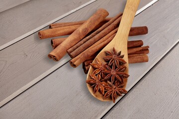 Dry aroma Cinnamon sticks on wooden desk