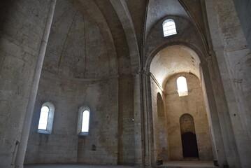 Nef de l'abbaye de Montmajour. France