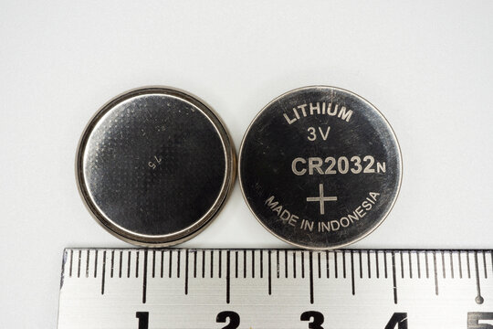コイン電池(CR2032)と物差し