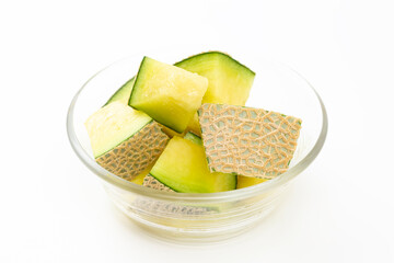 白背景にカットしたメロン