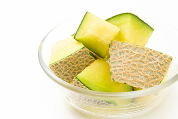 白背景にカットしたメロン