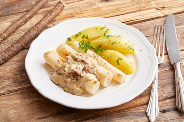 Salsify and Boiled Potatoes with Vegan Hollandaise Sauce