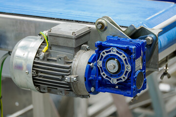 Geared motor on a blue belt conveyor.

