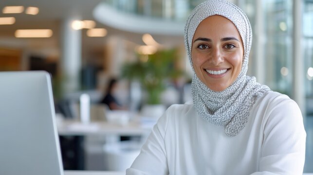 E-learning journey with a smiling Arabic teacher engaging online students
