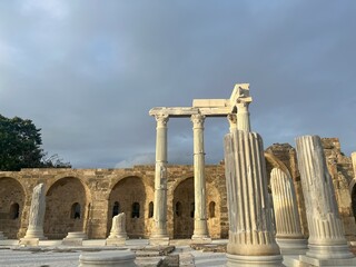 Fototapeta premium The sea view and Temple of Apollo in Side, Turkey