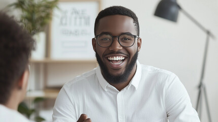 Obraz premium Real estate agent celebrates success with client after closing a deal