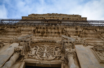In Piazza Duomo in Syracuse, a few steps from the cathedral, you will find the Church of Santa Lucia