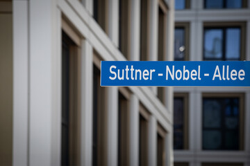 Die Suttner-Nobel-Allee führt durch einen neuen und modernen Büropark in Bochum