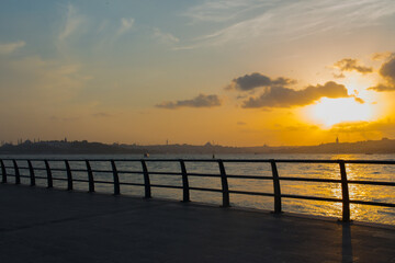 Obraz premium Beautiful sunset over Bosphorus from Uskudar, asian part of Istanbul, Turkey
