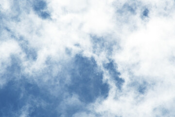 Obraz premium Heavy rain cloud with blue sky as background
