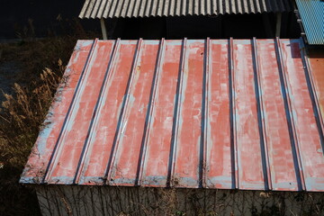 塗り替えが必要なトタン屋根